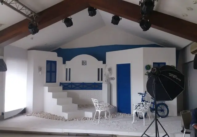 set design to replicate a house in greece