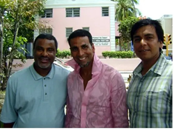 Bahamas Film Commissioner, Craig Woods with Akshay Kumar and director Anthony D' Souza during the shooting of Blue