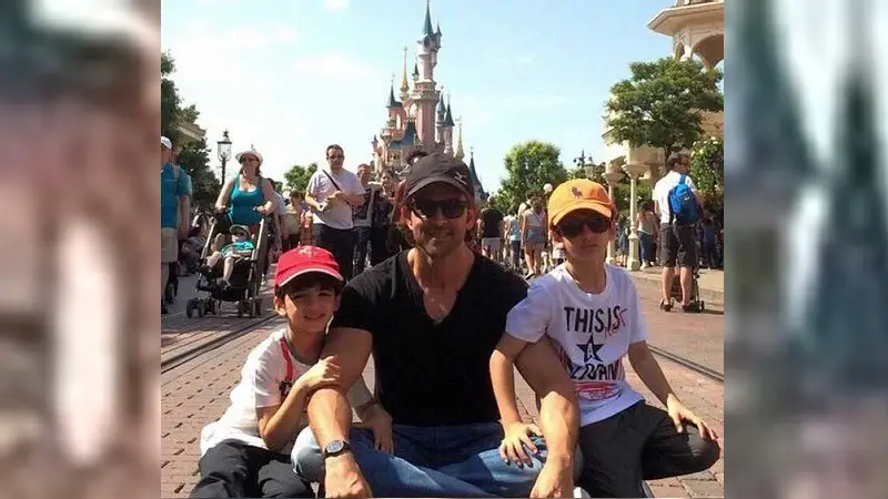 Hrithik Roshan with his sons Hrehaan and Hredaan in Disneyland