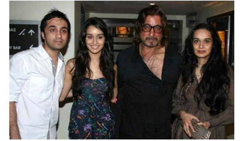 Shakti Kapoor with daughter Shraddha Kapoor, son Siddhanth Kapoor and wife Shivangi Kolhapure